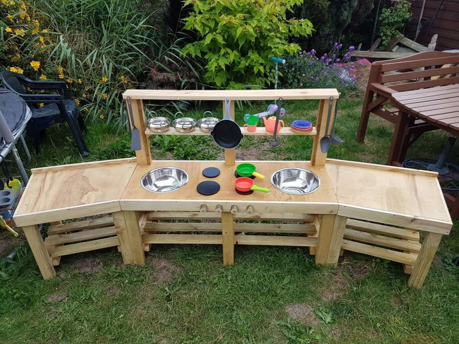 Curve Mud Kitchen