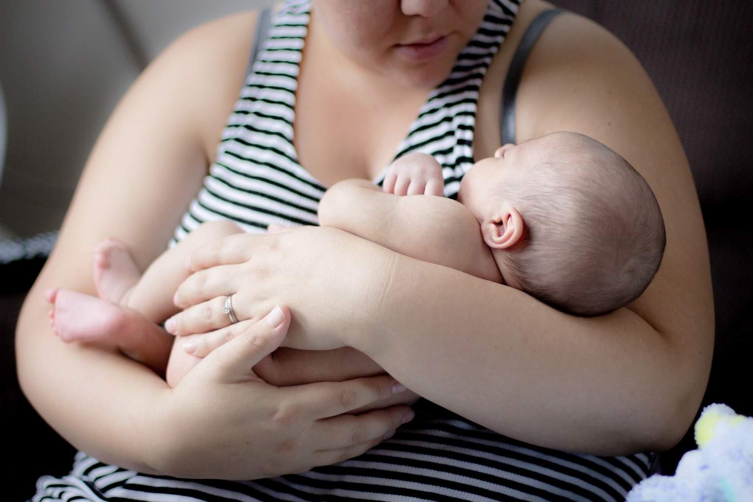 10 Struggles All Breastfeeding Mums Know