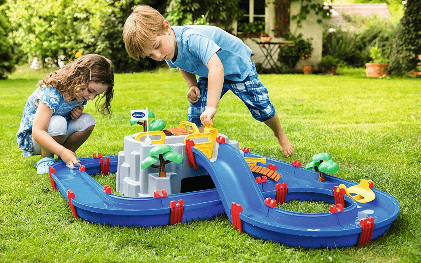 This Waterway Table Looks SO Much Fun!