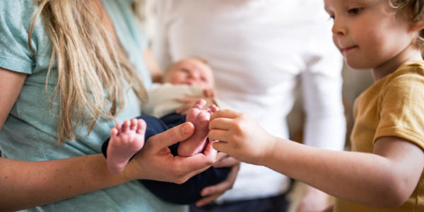 newborn-with-a-toddler