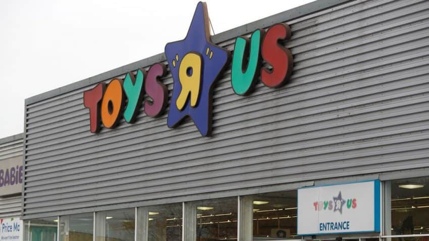 Toys R Us UK Goes Into Administration