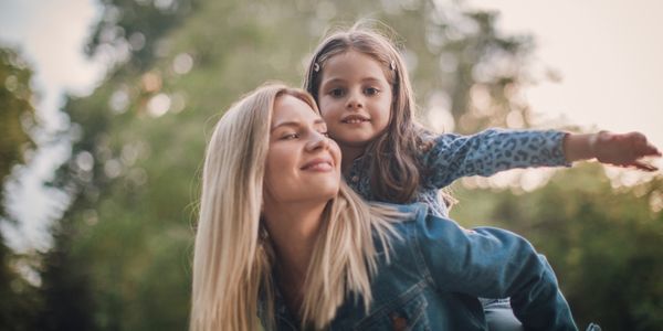 stay-at-home-mum-or-housewife-what-is-the-difference