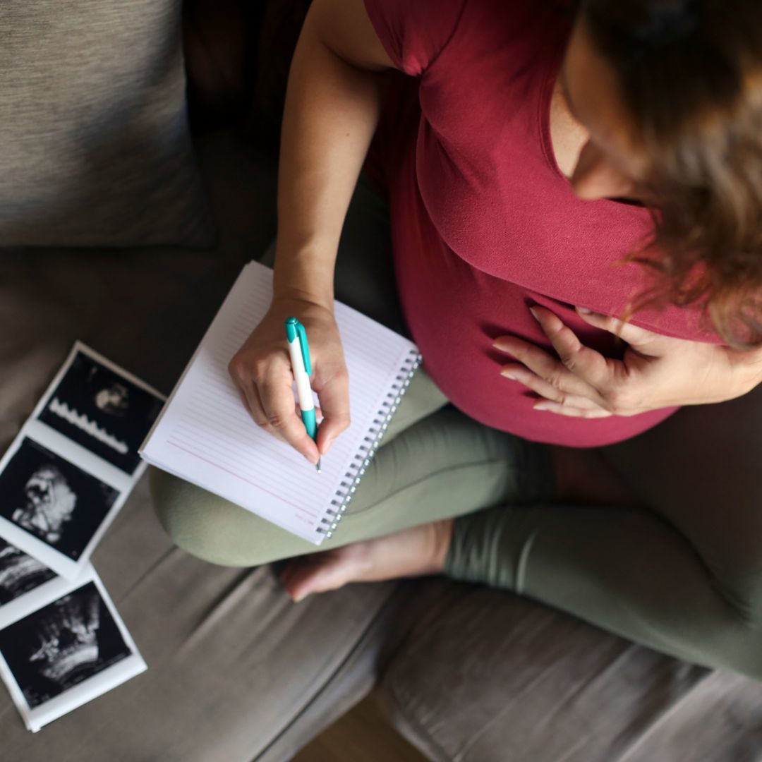 stock-image-pregnant-woman-list