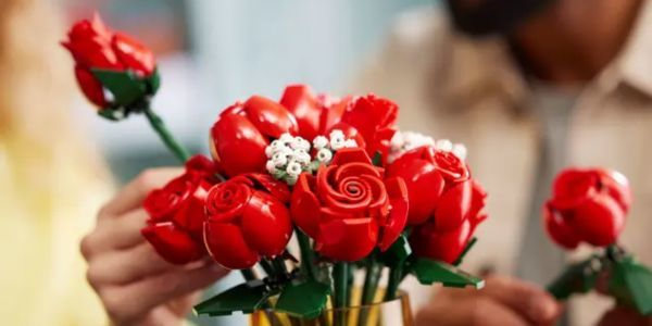 lego-roses-the-perfect-valentines-day-gift-1